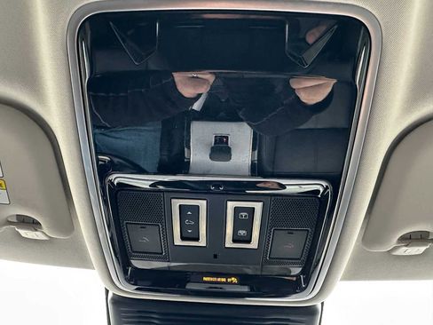 Used 2024 Land Rover Range Rover Velar S image 30