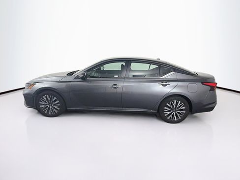 Used 2025 Nissan Altima 2.5 SV FWD image 4