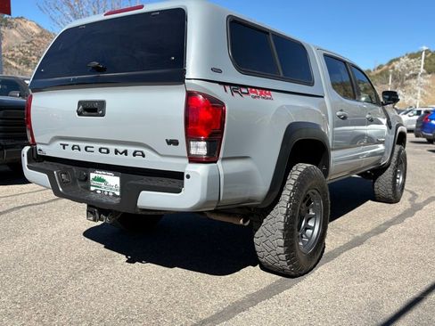 Used 2019 Toyota Tacoma TRD Off-Road image 9