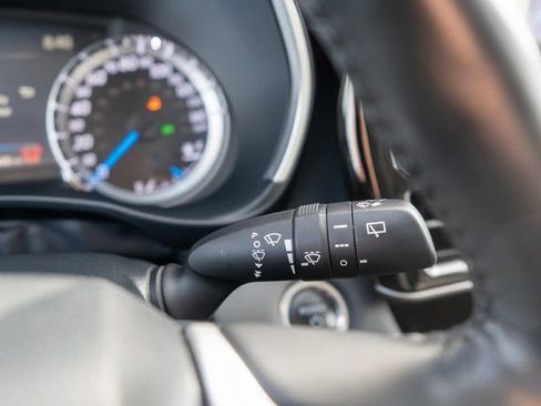 Used 2024 Toyota Highlander XLE image 28