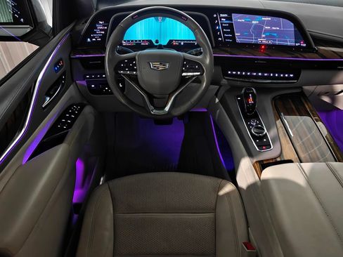 Used 2022 Cadillac Escalade Premium Luxury Platinum AWD/4WD image 5
