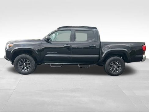 Used 2023 Toyota Tacoma SR5 AWD/4WD image 2