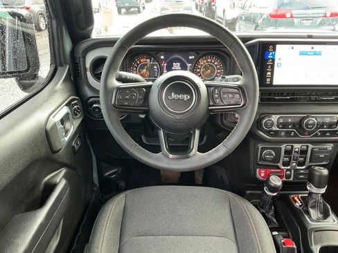 Used 2024 Jeep Wrangler Willys image 18