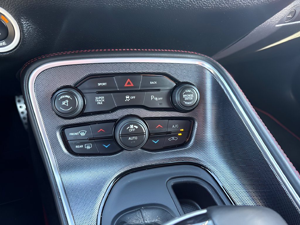 Used 2015 Dodge Challenger R/T Scat Pack RWD image 17