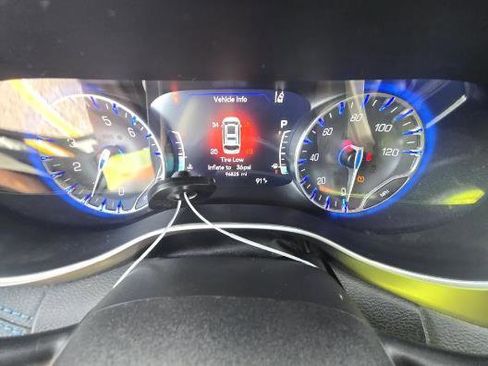 Used 2021 Chrysler Pacifica Touring-L FWD image 12