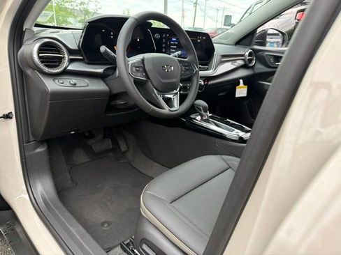 New 2026 Chevrolet Trax ACTIV w/ Sunroof Package FWD image 8