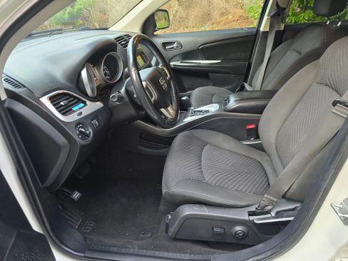 Used 2019 Dodge Journey SE w/ Premium Group image 21