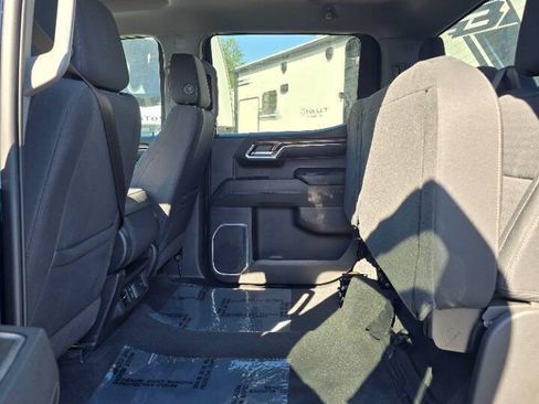 Used 2023 Chevrolet Silverado 1500 LT AWD/4WD image 16