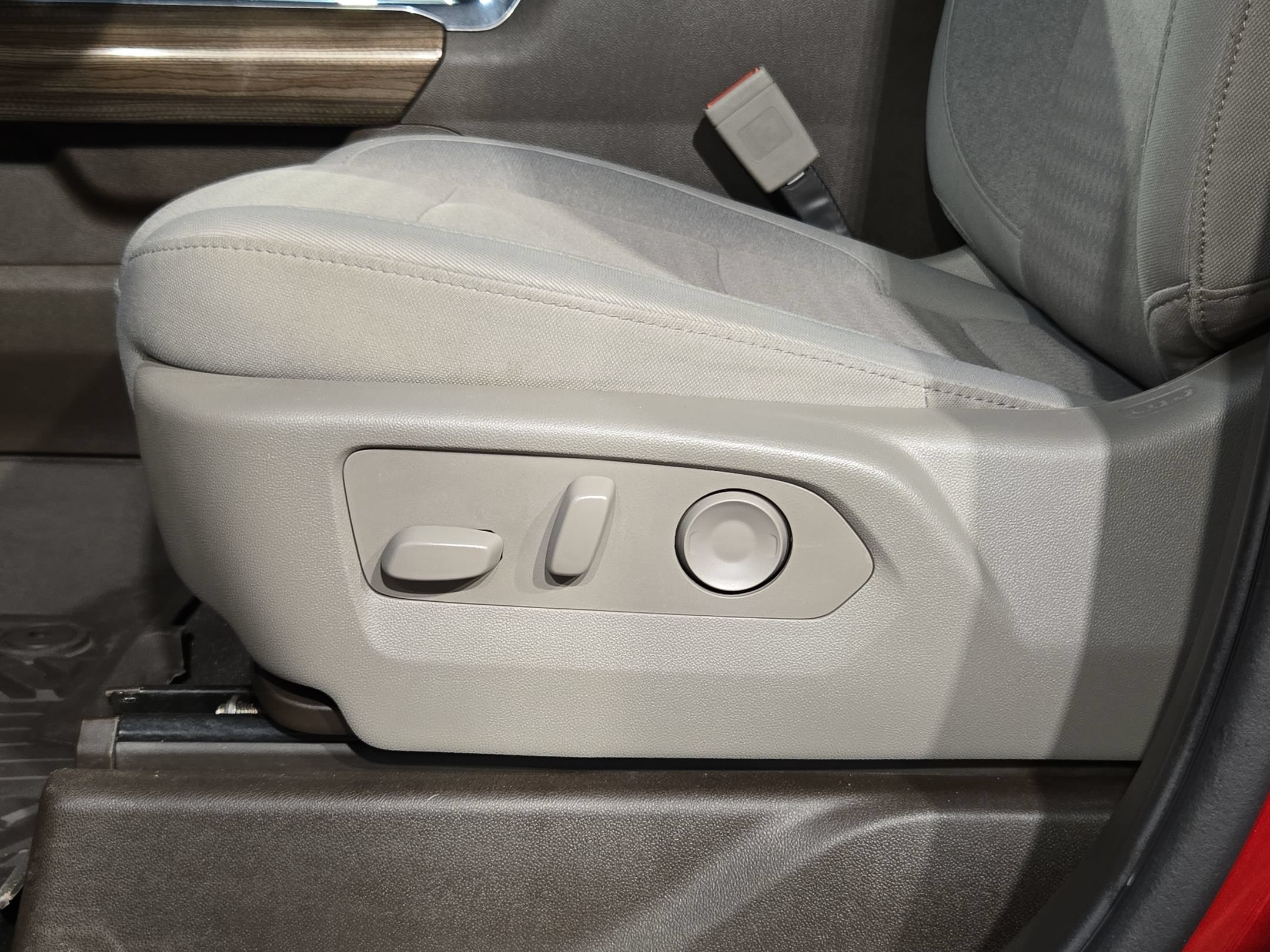 Used 2022 Chevrolet Silverado 1500 LT AWD/4WD image 23