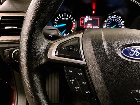 Used 2017 Ford Fusion SE image 17