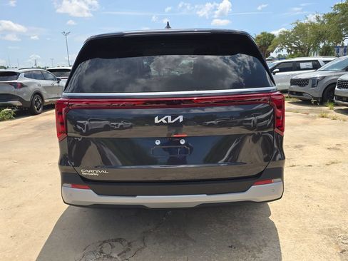 New 2027 Kia Carnival FWD image 7