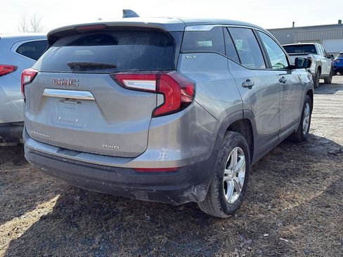Used 2024 GMC Terrain SLE image 3