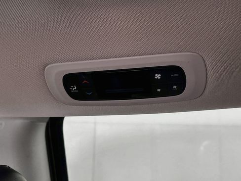 Used 2023 Chrysler Pacifica Touring-L FWD image 25