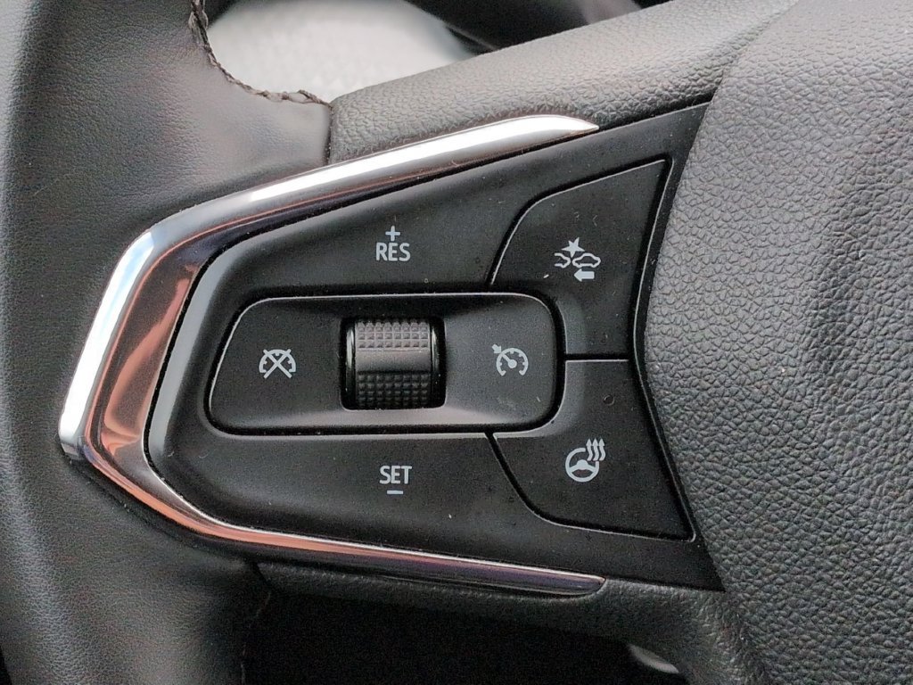 Used 2025 Chevrolet Trax LT w/ LT Convenience Package FWD image 20