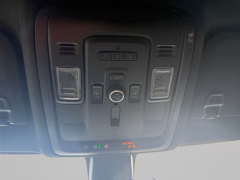 Used 2022 GMC Yukon XL Denali AWD/4WD image 24