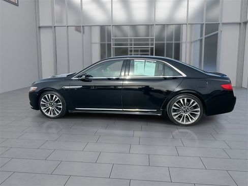 Used 2017 Lincoln Continental Select image 6