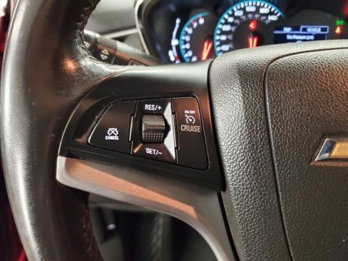 Used 2019 Chevrolet Trax LT w/ LT Convenience Package FWD image 17