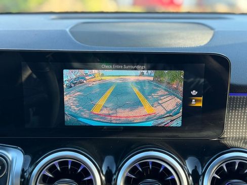 Used 2022 Mercedes-Benz GLB 250 4MATIC w/ Premium Package Lite image 38