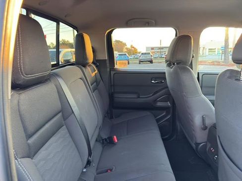 Used 2024 Nissan Frontier SV w/ SV Convenience Package image 10