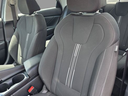 Used 2025 Hyundai Elantra SEL FWD image 21