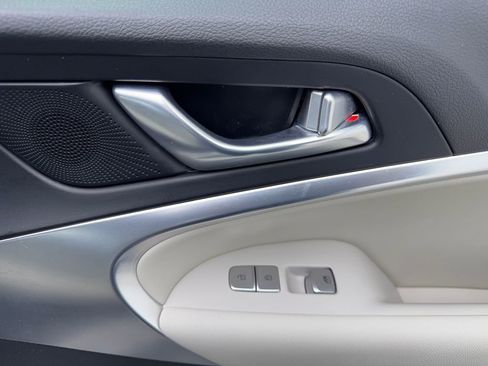 Used 2025 Genesis G70 2.5T image 49