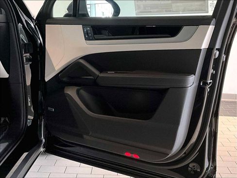 New 2026 Porsche Cayenne image 25