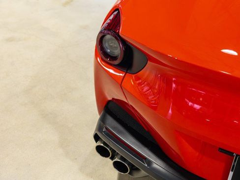 Used 2019 Ferrari Portofino RWD image 17