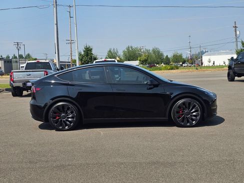 Used 2023 Tesla Model Y Performance AWD/4WD image 7