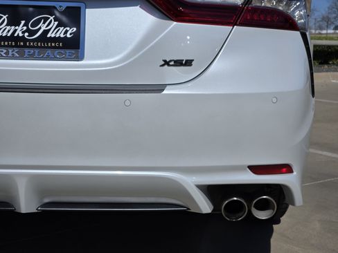 Used 2018 Toyota Camry XSE image 15