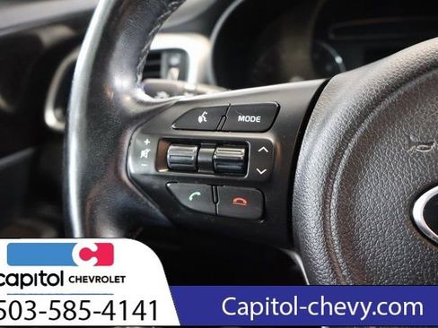 Used 2017 Kia Sorento LX w/ LX Convenience Package image 19