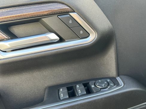 Used 2022 Chevrolet Silverado 1500 LT image 6