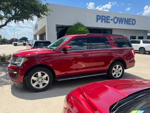 Used 2019 Ford Expedition XLT w/ Equipment Group 202A RWD image 2