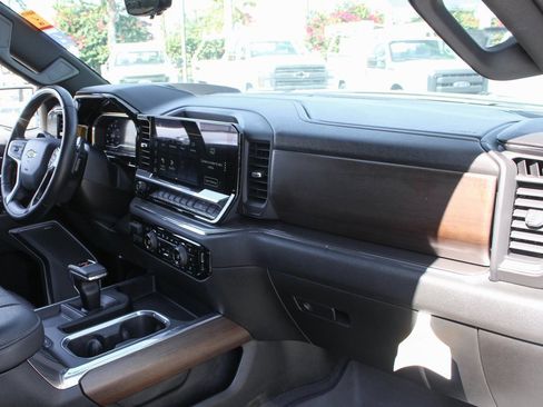 Used 2024 Chevrolet Silverado 1500 High Country image 38
