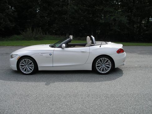 Used 2013 BMW Z4 sDrive35i image 9