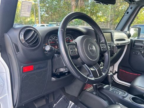 Used 2018 Jeep Wrangler Unlimited Rubicon image 10