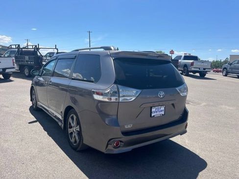 Used 2017 Toyota Sienna SE Premium FWD image 10