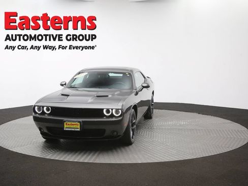 Used 2022 Dodge Challenger SXT w/ Driver Convenience Group RWD image 51