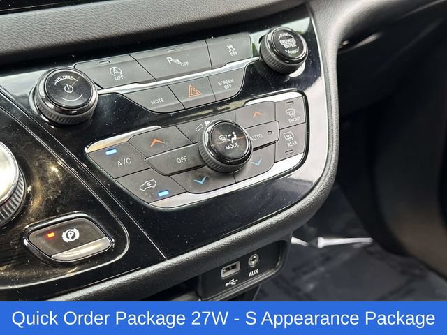 Used 2019 Chrysler Pacifica Touring Plus w/ S Appearance Package FWD image 7