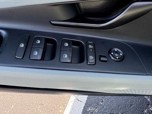 Used 2025 Hyundai Elantra Limited image 14