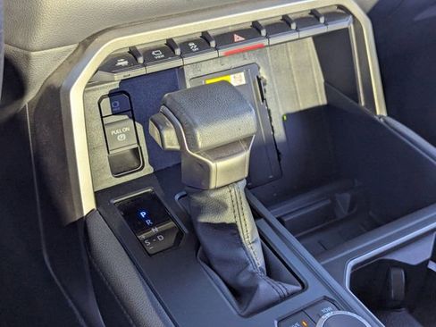 Used 2023 Toyota Tundra Limited AWD/4WD image 29