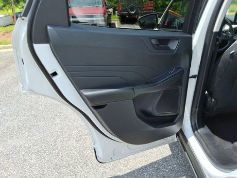 Used 2022 Ford Escape SE FWD image 17