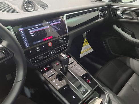 New 2026 Porsche Macan AWD/4WD image 20