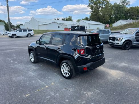 Used 2023 Jeep Renegade Latitude image 3