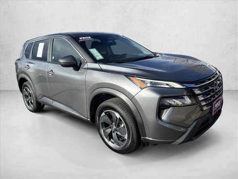 Used 2024 Nissan Rogue SV image 7