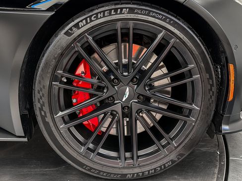 Used 2025 Aston Martin DB12 Coupe RWD image 28