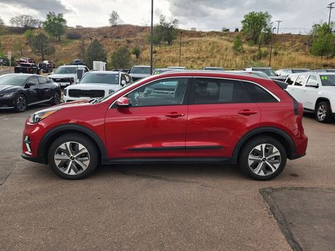 Used 2022 Kia Niro EX w/ Cold Weather Package FWD image 4