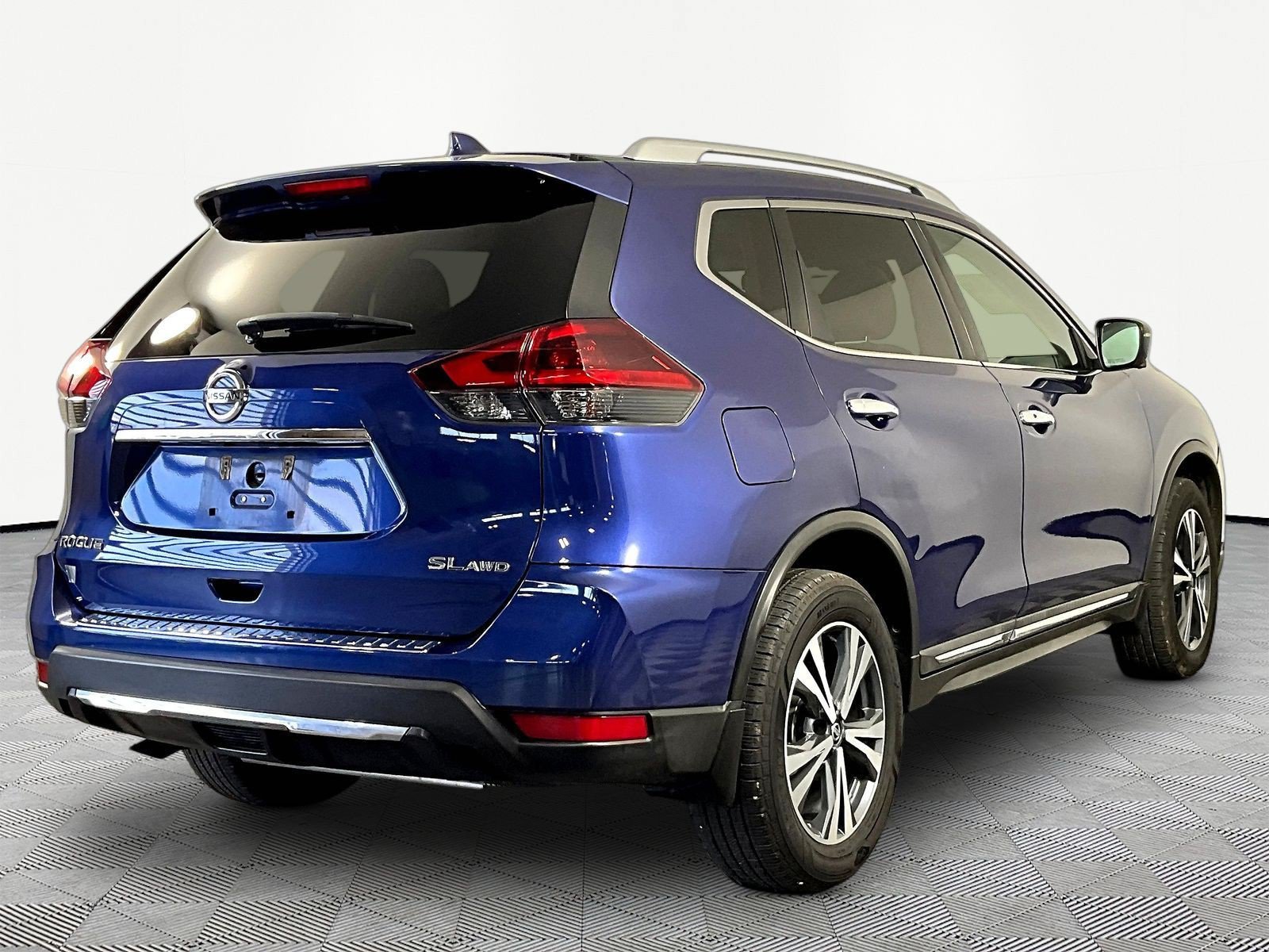 Used 2018 Nissan Rogue SL w/ Premium Package AWD/4WD image 6