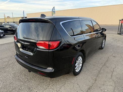 Used 2021 Chrysler Voyager LX image 4