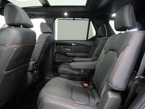 Used 2025 Honda Pilot TrailSport image 25
