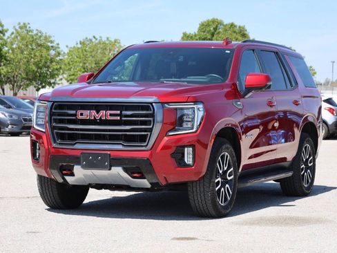 Used 2024 GMC Yukon AT4 w/ Technology Package AWD/4WD image 5